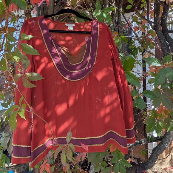 Lucky Brand Indian inspired Rust and Maroon top - Picture 3 of 7